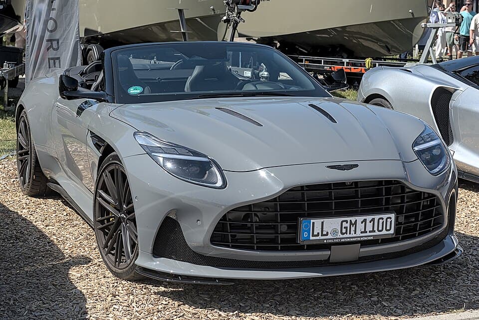 Aston Martin DB12