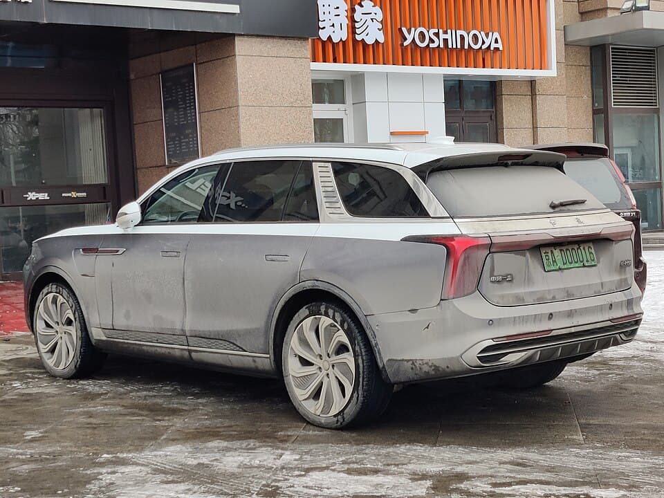 Hongqi E-HS9